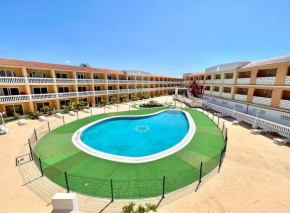 Apartment with pool, FreeWifi, by the sea in Costa del Silencio, Tenerife South